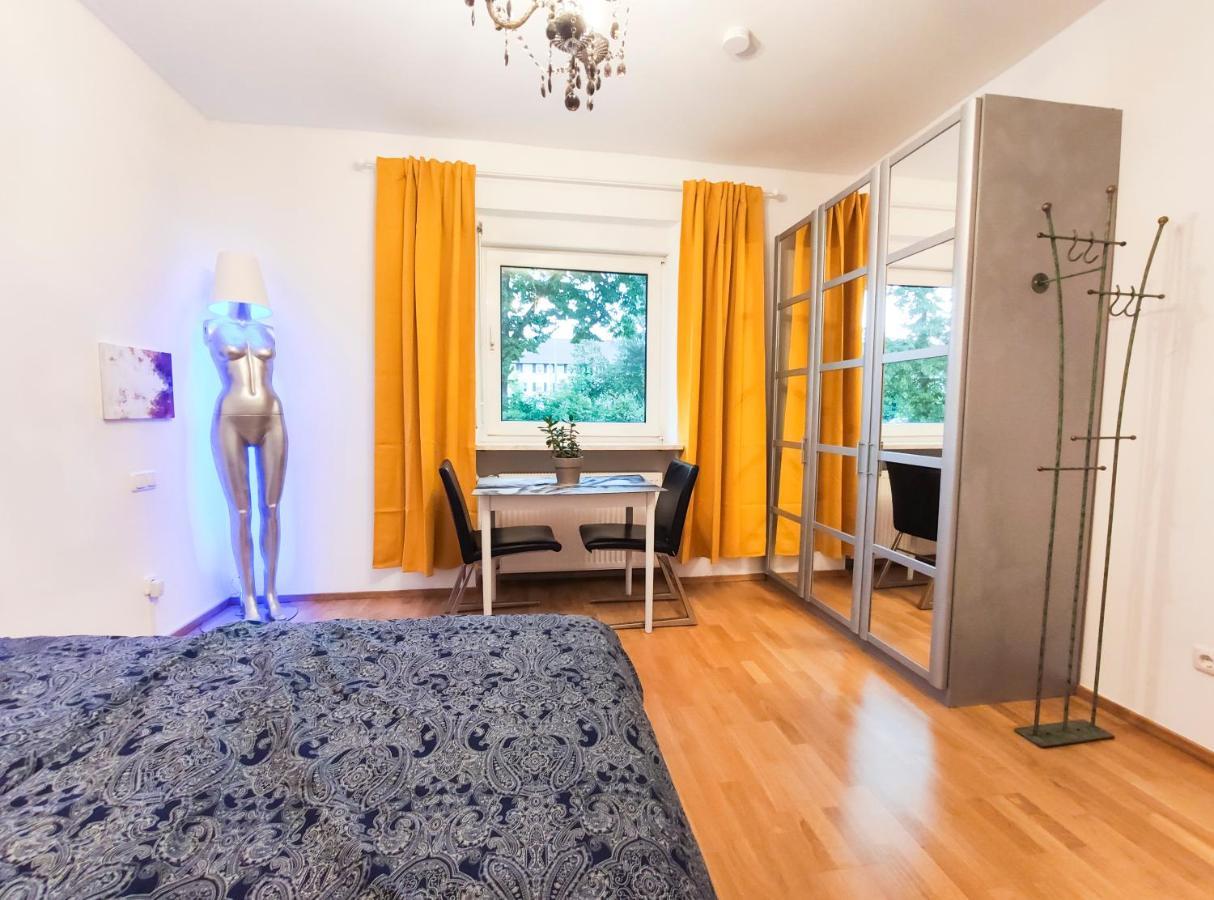 Modernes Zimmer Am Park Mit Garten, Huehner & Enten ミュンヘン エクステリア 写真