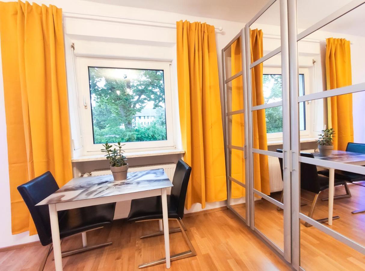 Modernes Zimmer Am Park Mit Garten, Huehner & Enten ミュンヘン エクステリア 写真
