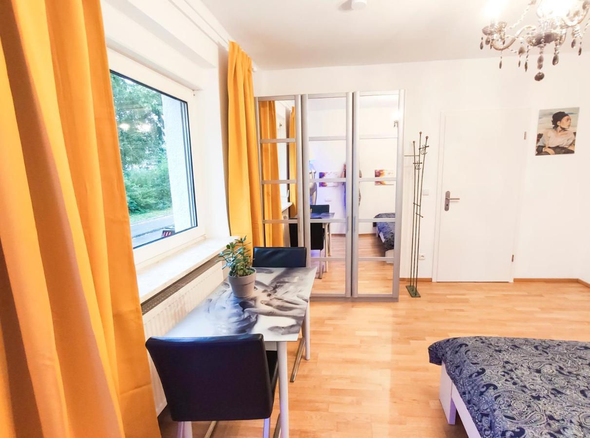 Modernes Zimmer Am Park Mit Garten, Huehner & Enten ミュンヘン エクステリア 写真