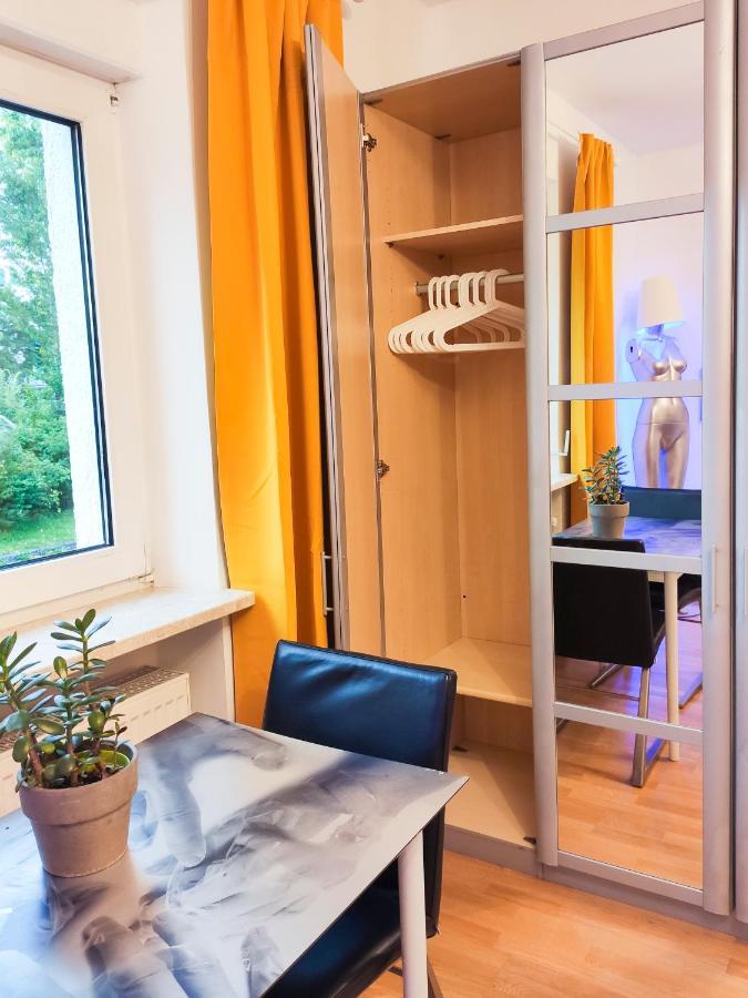 Modernes Zimmer Am Park Mit Garten, Huehner & Enten ミュンヘン エクステリア 写真